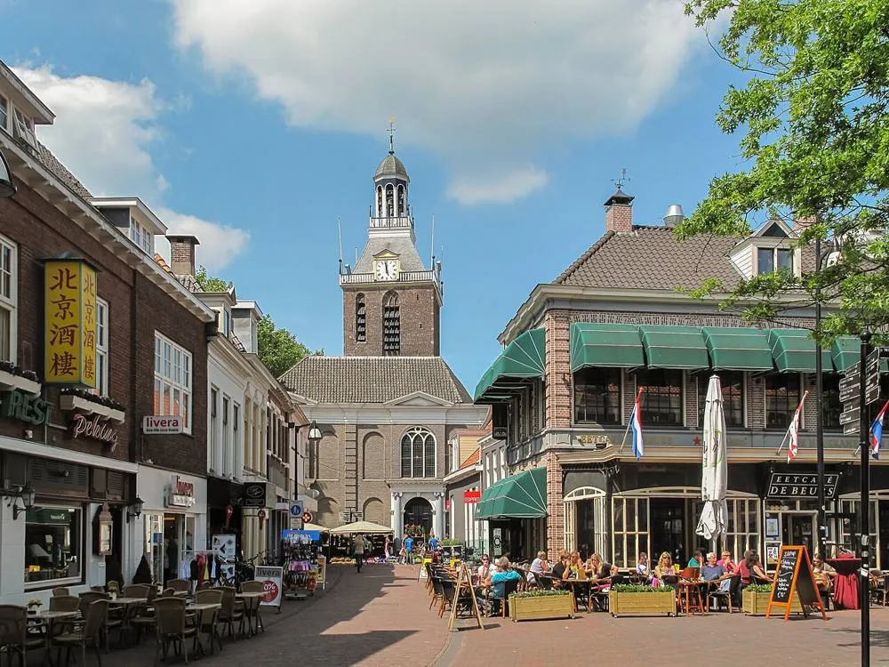 Meppel: Meppel, de Meppeler toren in straatzicht foto1 2011-05-21 11.58